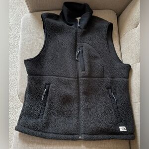 The North Face Women's Black Fleece Vest